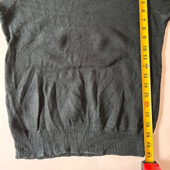 Club Monaco Men’s knit sweater/jumper medium
Dark green, very deep strong color - Picture 9 of 9